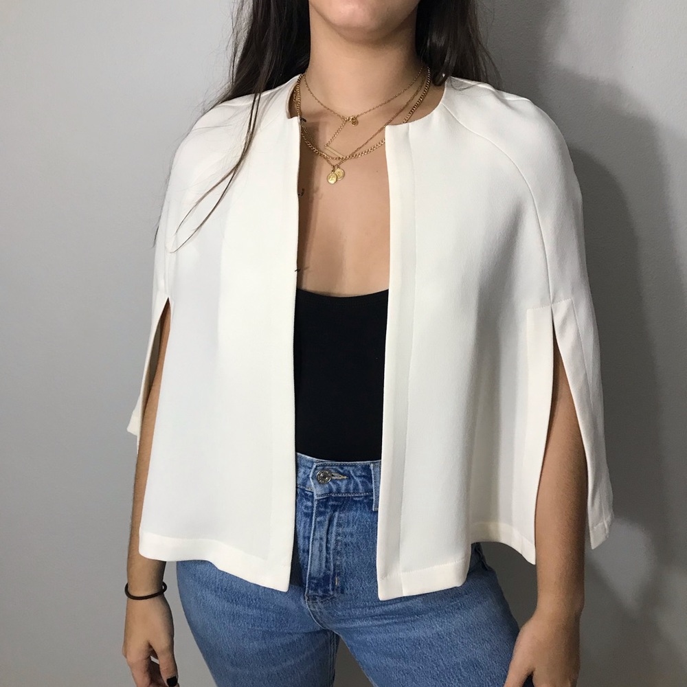 BCBGeneration Off White Cape 💫